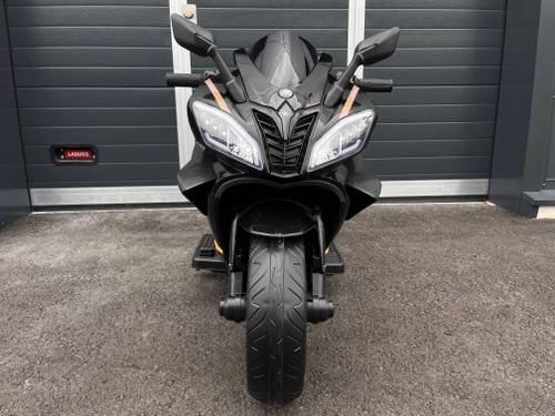 Yamaha R1 Bike